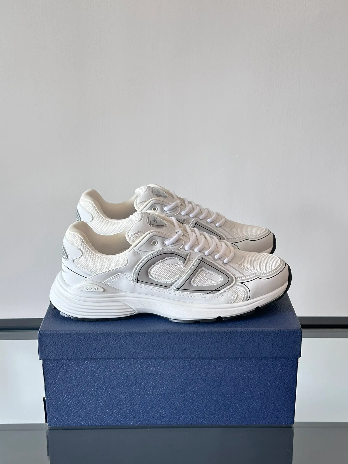 Men's Men's Shoes 💰p440 "Dio*" Dior B30 series sports shoes, multi-color mesh fabric and multi-color technical fabrics, this season's new B30 low-top sports shoes are one of the flagship styles of the series. Crafted from multicolor mesh and technical fabrics, it's finished with a reflective "CD30" graphic and silver-toned "DIOR B30" and "CD30" logos on the heel and tongue. An extra-light, sculpted rubber sole with signature accents adds style, while internal stretch details create ideal comfort. It can be matched with various casual styles to show a fashionable and modern sports style. Size: 38-44 (45-46 customized)